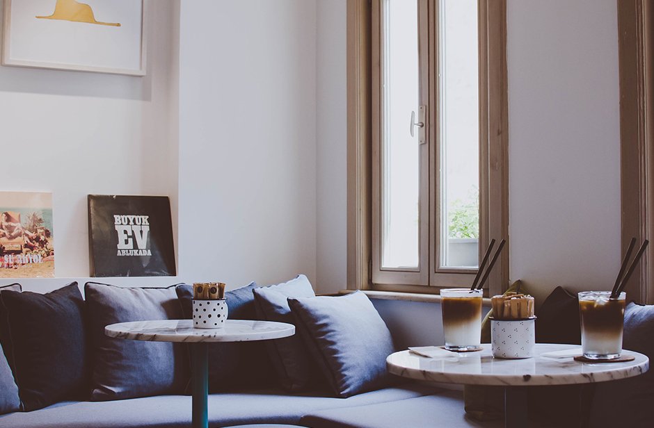 WHY CUSTOM-MADE TABLE AND HOW TO PICK ONE coffee table